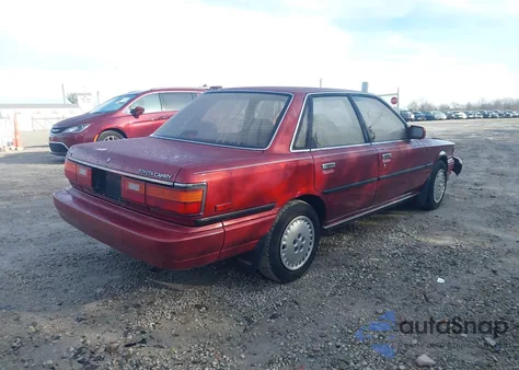 1988 Toyota Camry Le z USA, uszkodzony, nr VIN JT2SV22EXJ0177552
